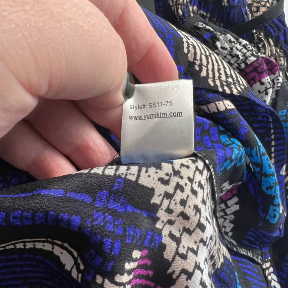 Yumi Kim Isi Geometric Smocked Button Front Printed Blouse Print Size US Medium - Picture 11 of 11